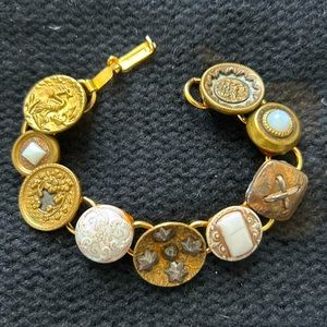 Vintage buttons bracelet